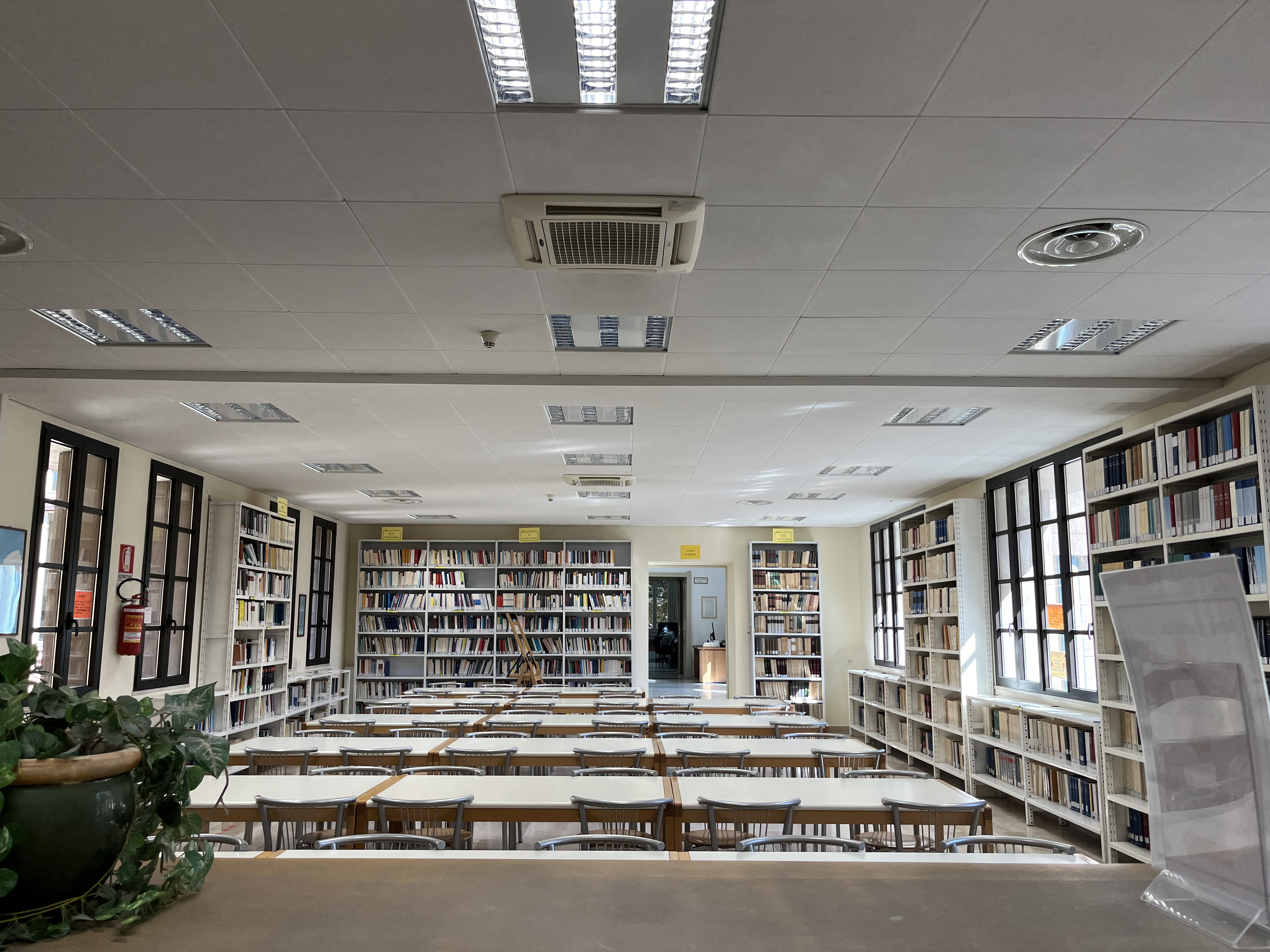 Biblioteca Pigliaru Sala Fondo Olives