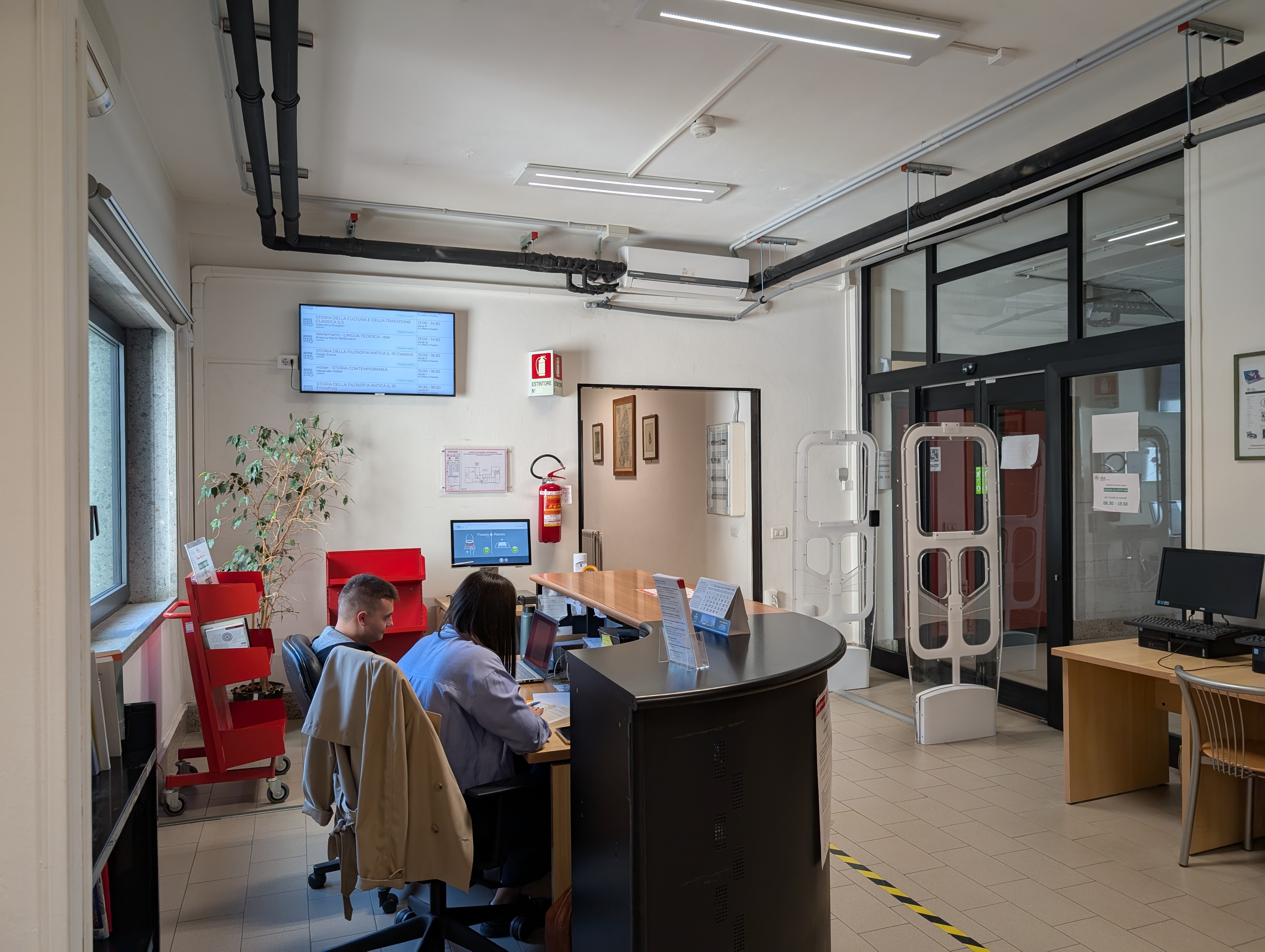 Ingresso della Biblioteca di Lettere e lingue
