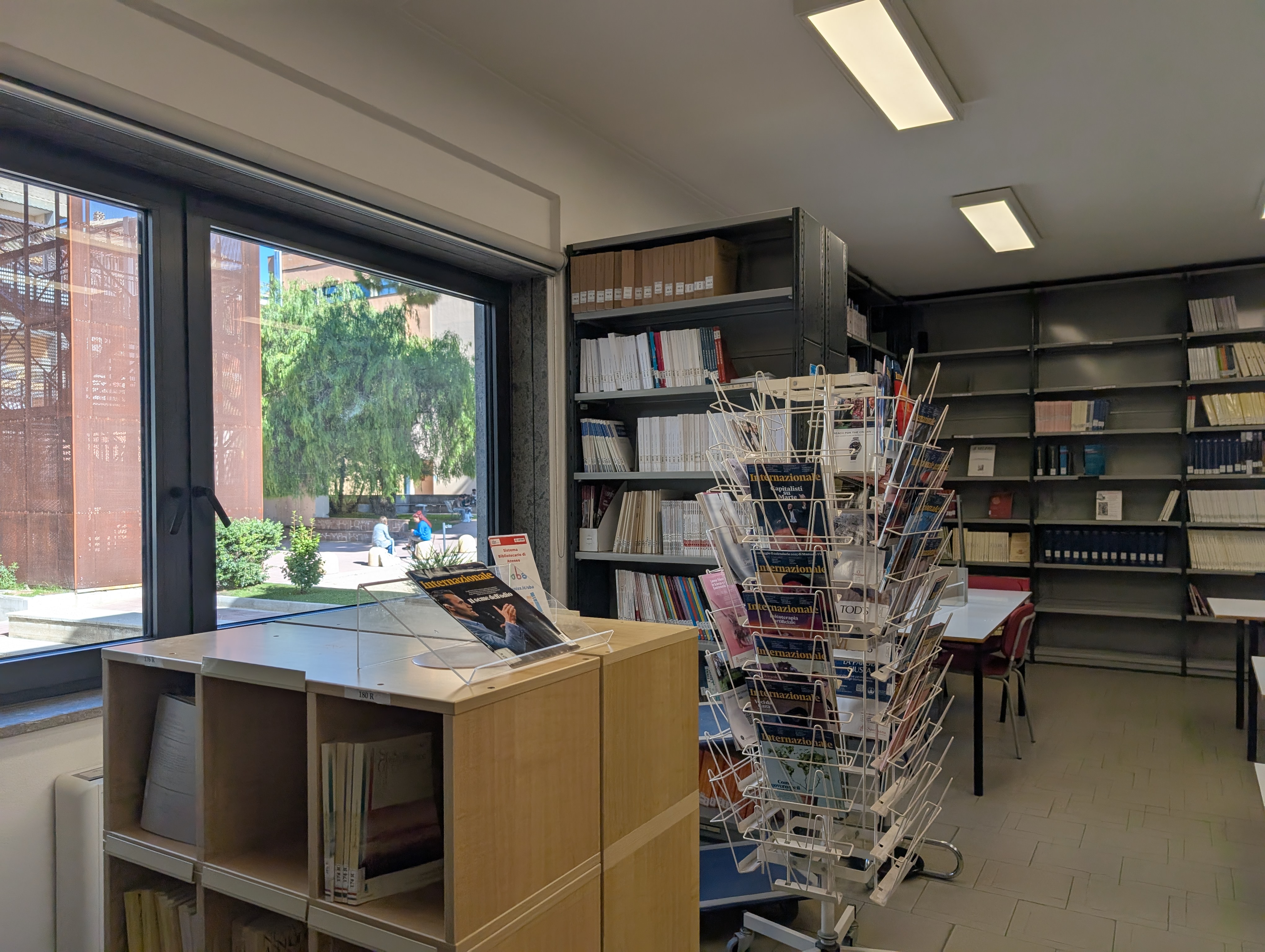 Sala periodici della Biblioteca di Lettere e lingue