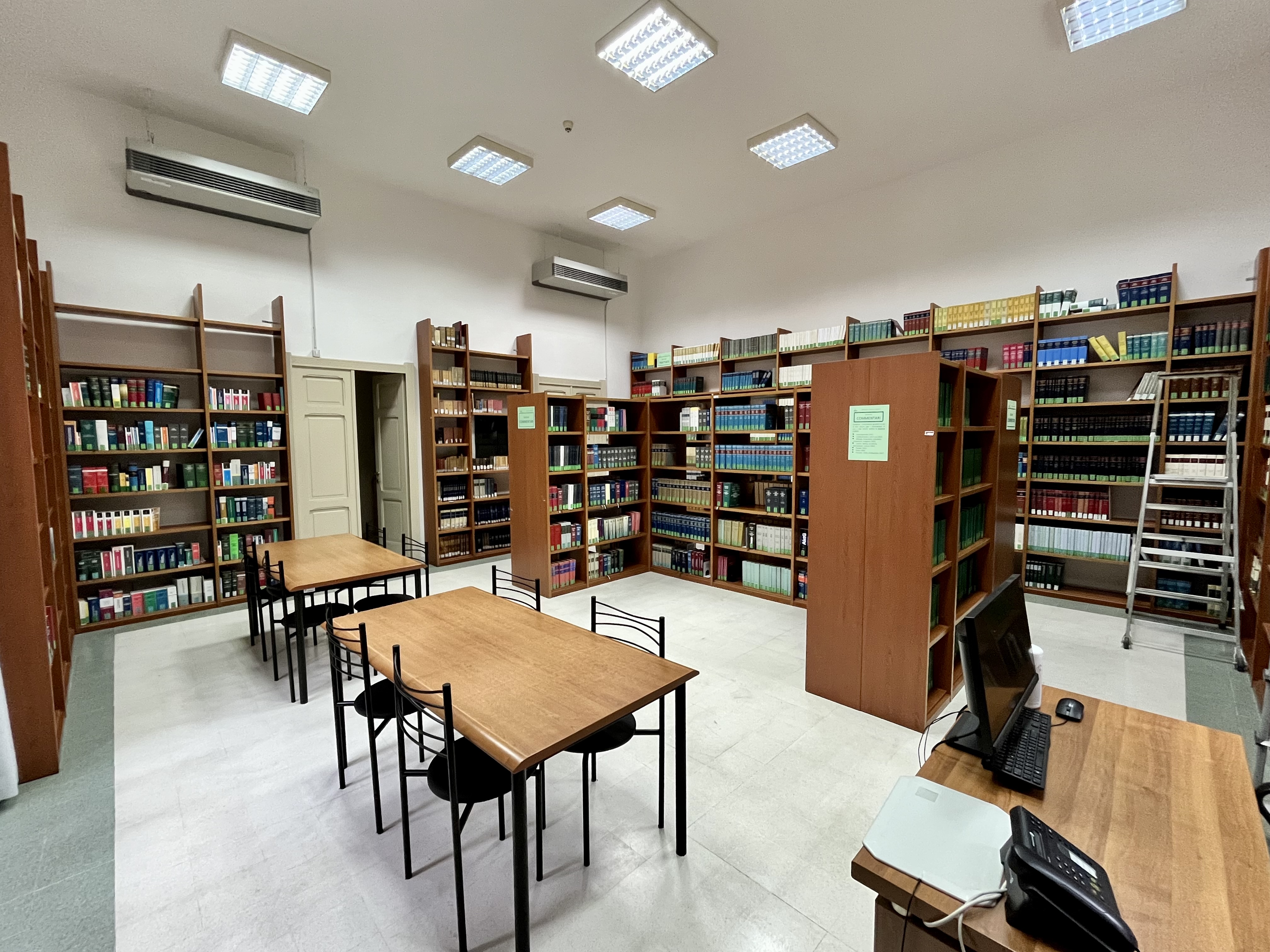 Biblioteca Pigliaru Sala Consultazione giuridica