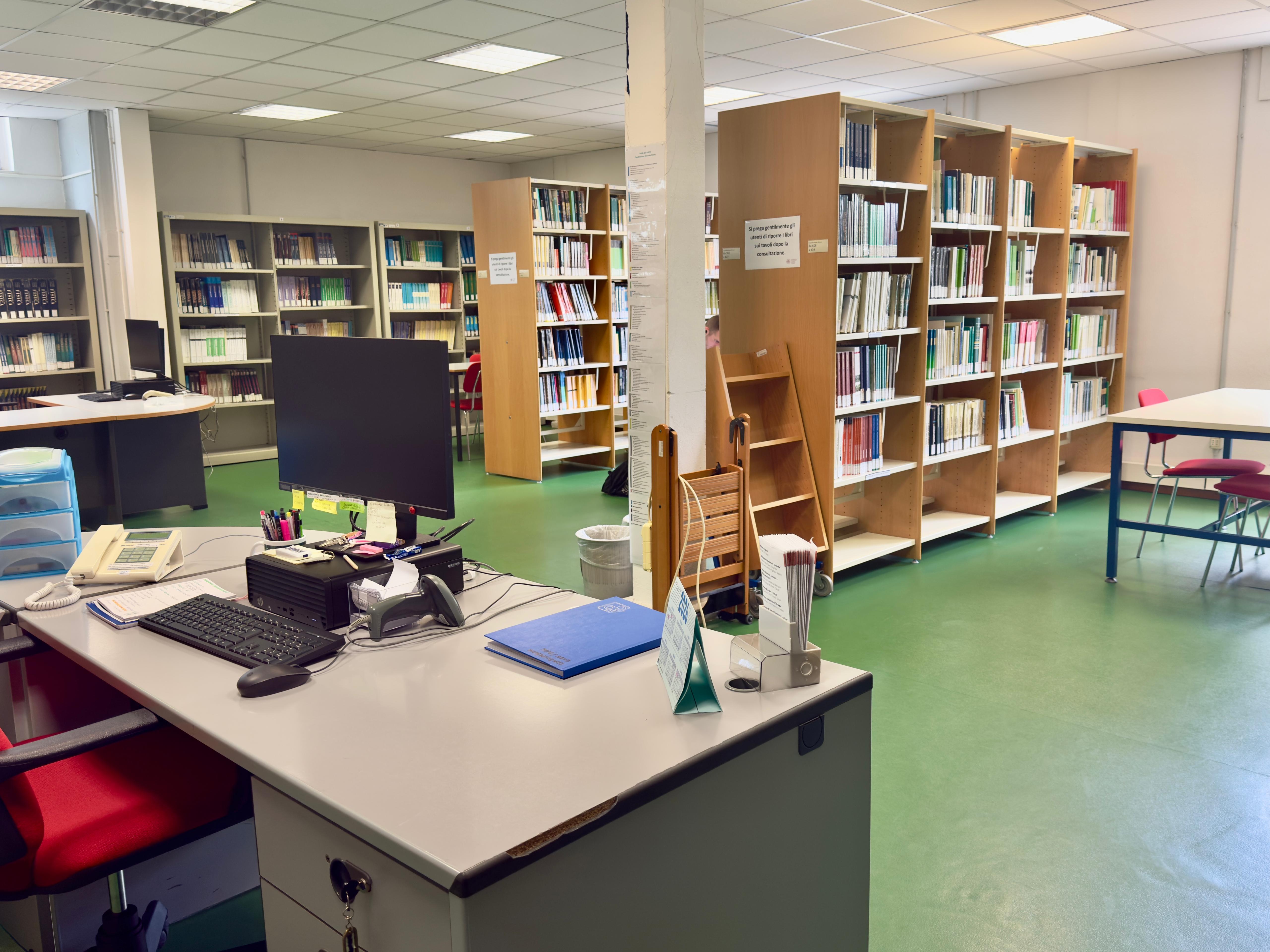 Sala lettura della Biblioteca di Scienze forestali di Nuoro